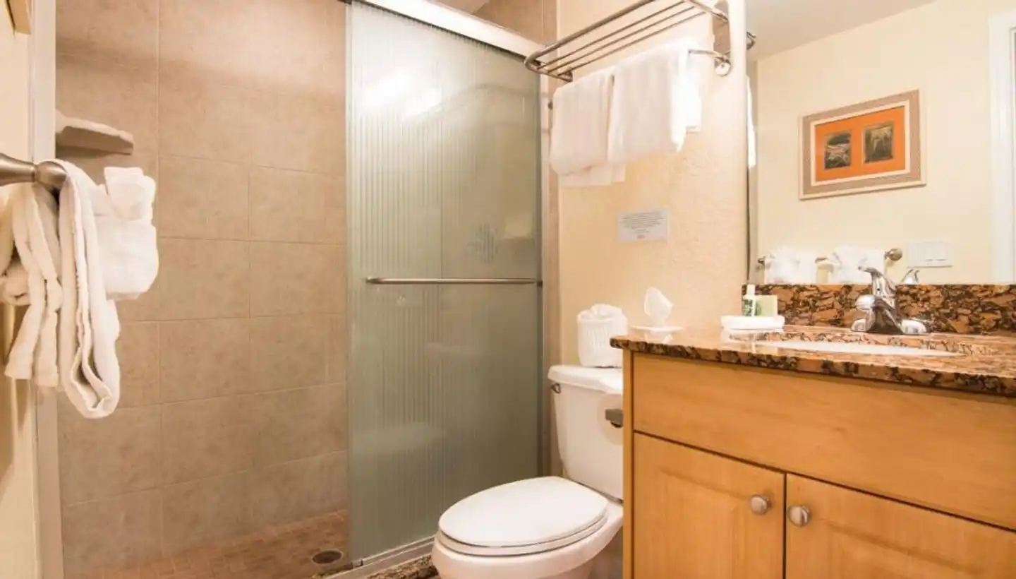 Sunset Vistas Beachfront Suites Badezimmer