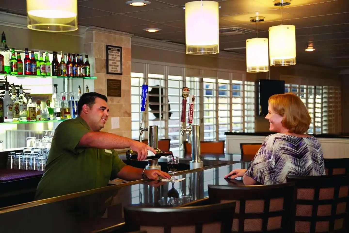 Embassy Suites by Hilton Phoenix Airport at 24th Street Bar