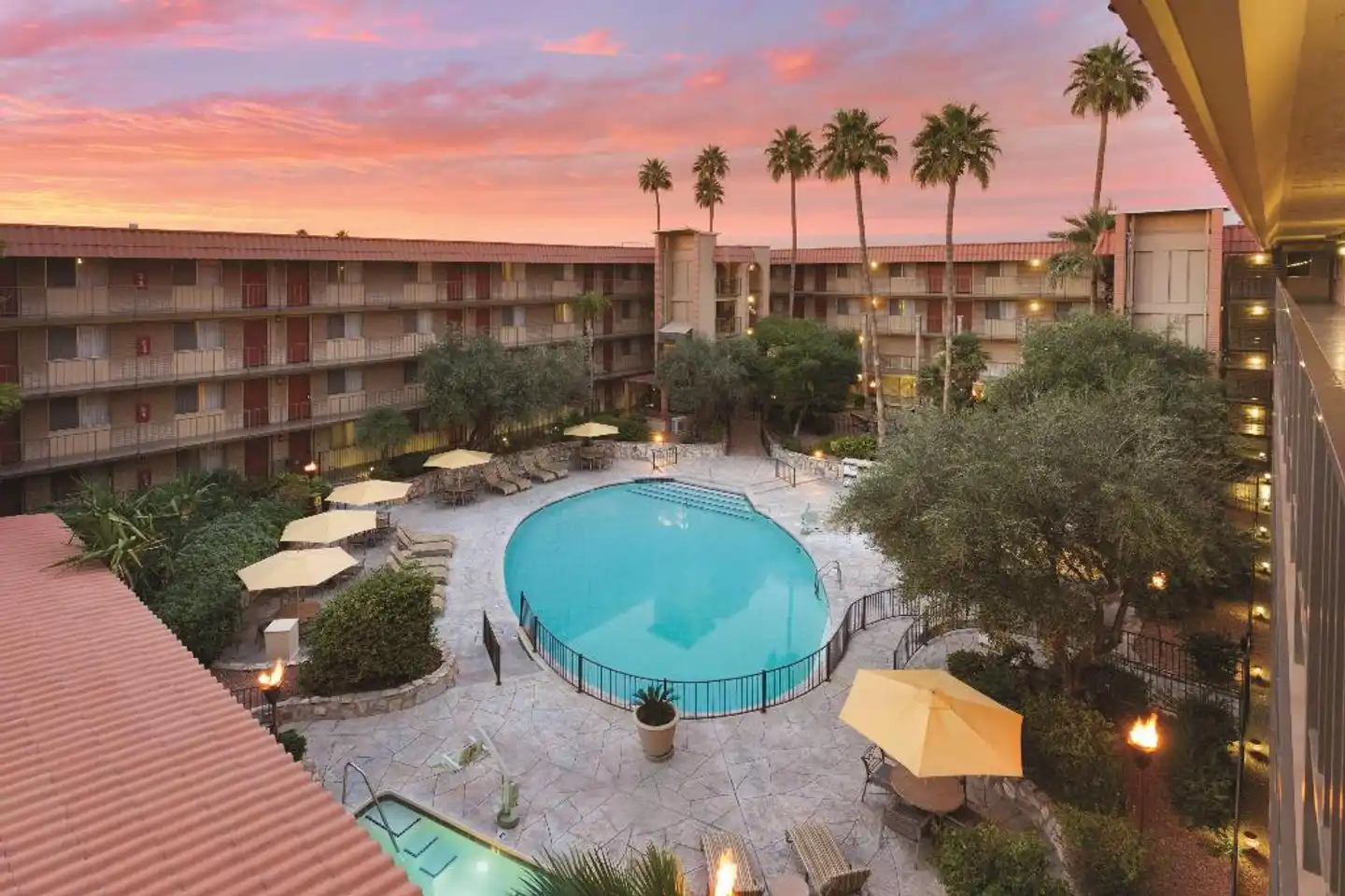 Embassy Suites by Hilton Phoenix Airport at 24th Street Pool