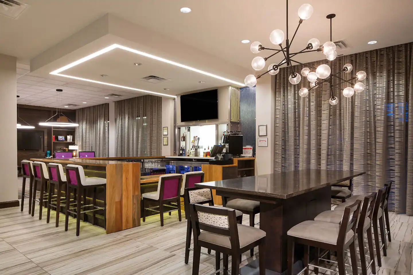 Crowne Plaza Memphis Bar