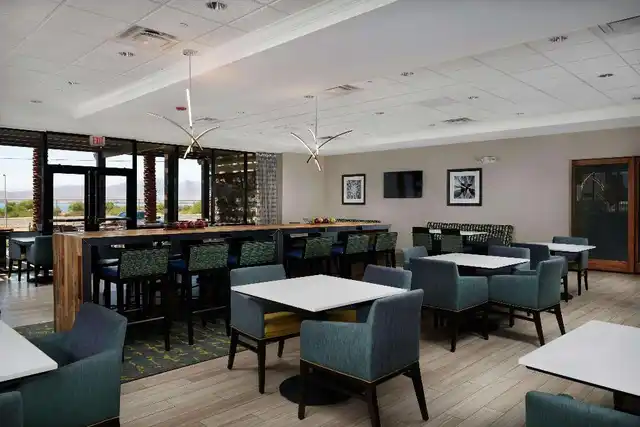 Hampton Inn Lake Havasu City Lobby