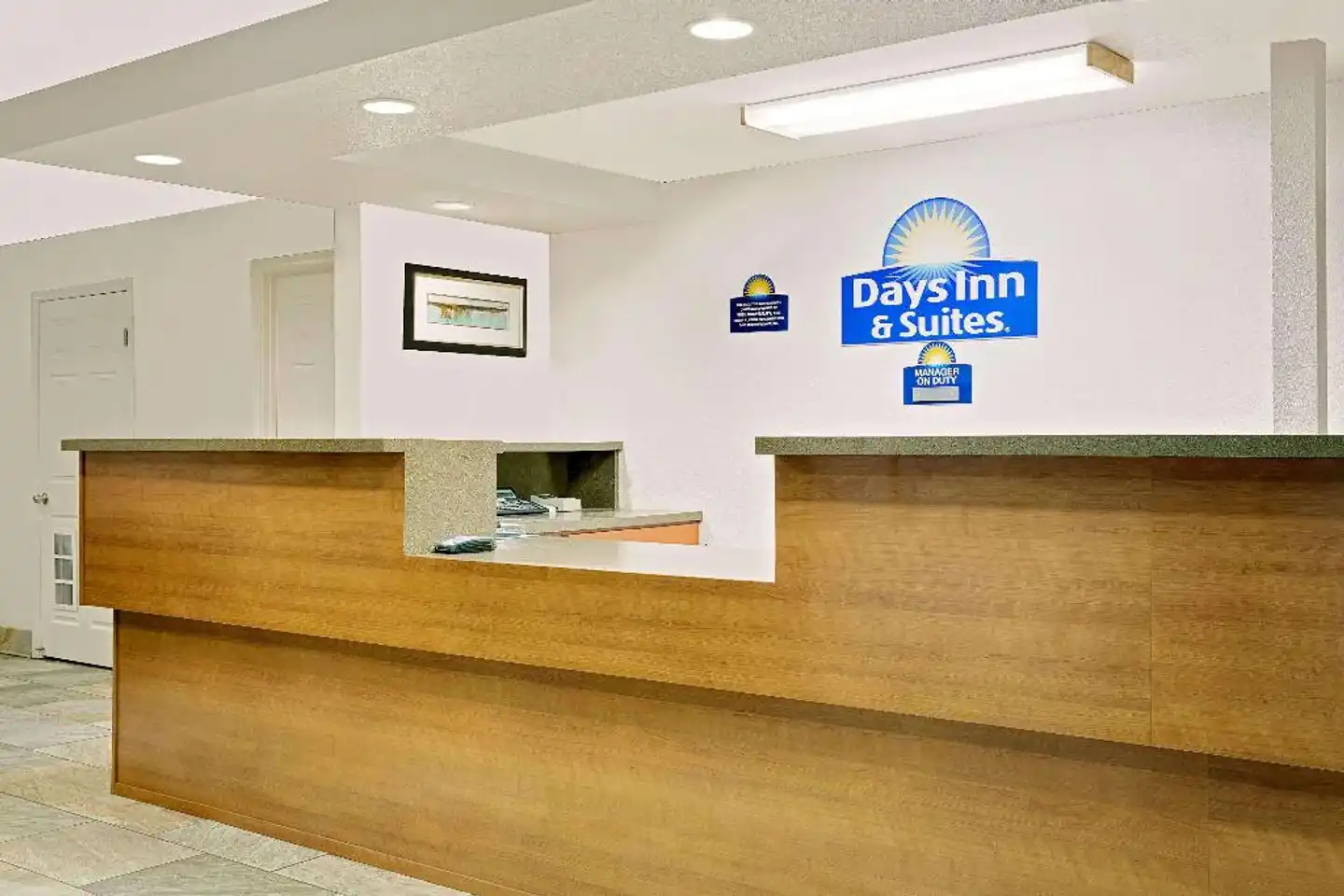 Days Inn & Suites by Wyndham Needles Lobby