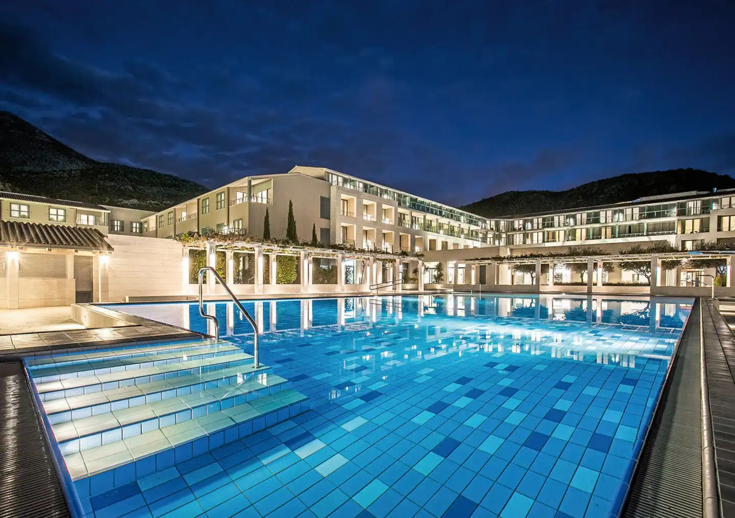 Admiral Grand Pool