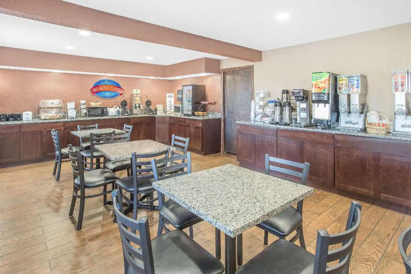 Baymont by Wyndham Holland Lobby