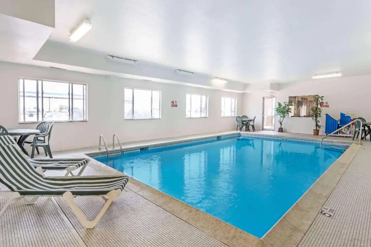 Days Inn & Suites by Wyndham of Morris Hallenbad