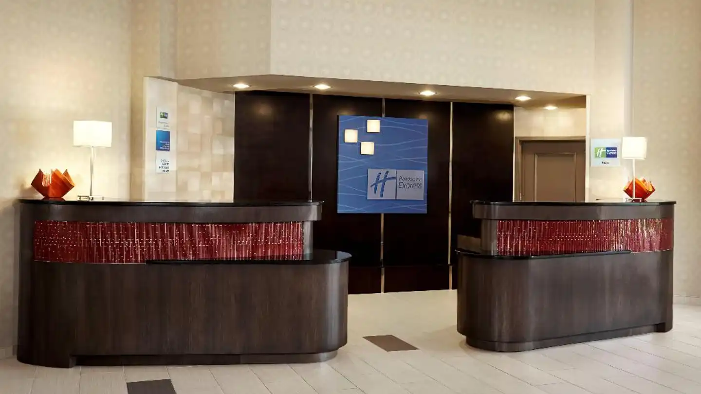 Holiday Inn Express & Suites Naples Downtown - 5th Avenue Lobby