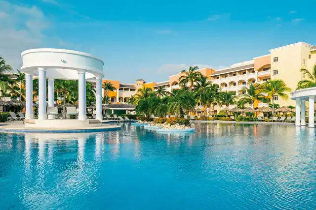 Iberostar Selection Rose Hall Suites Aussenansicht