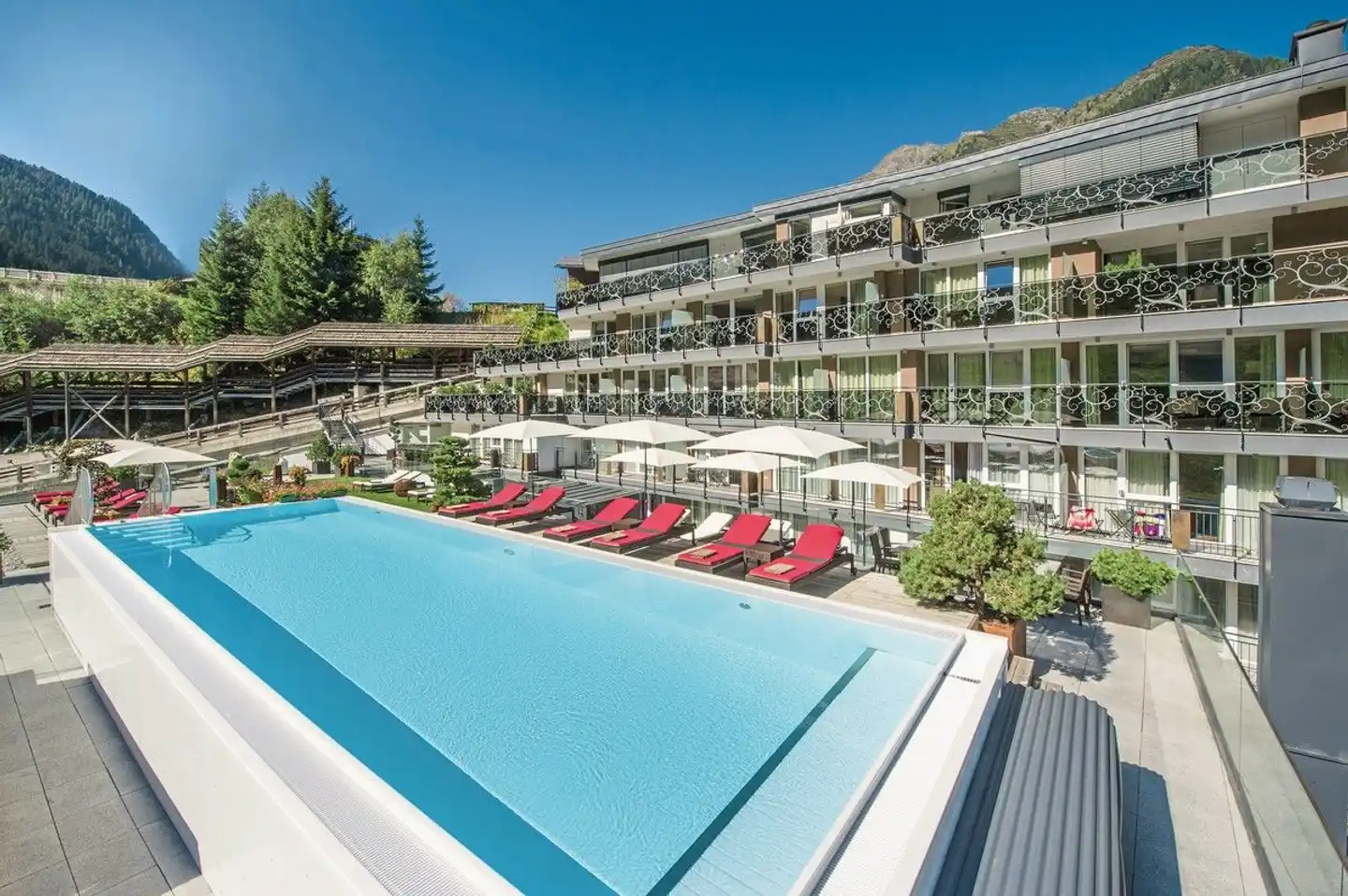Fliana Pool
