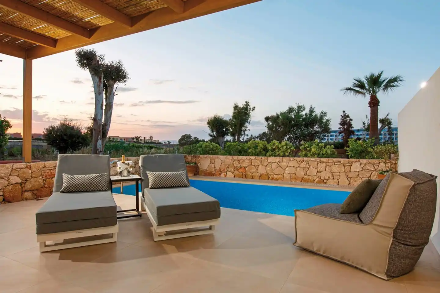Aloe Boutique Hotel powered by Anissa Beach Terrasse