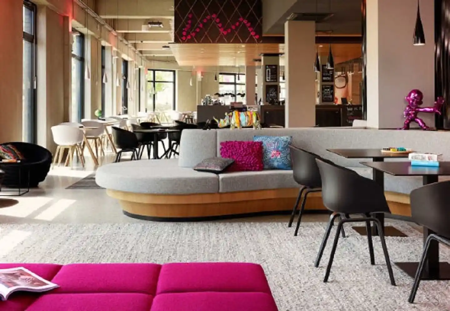 Moxy Munich Airport Lobby