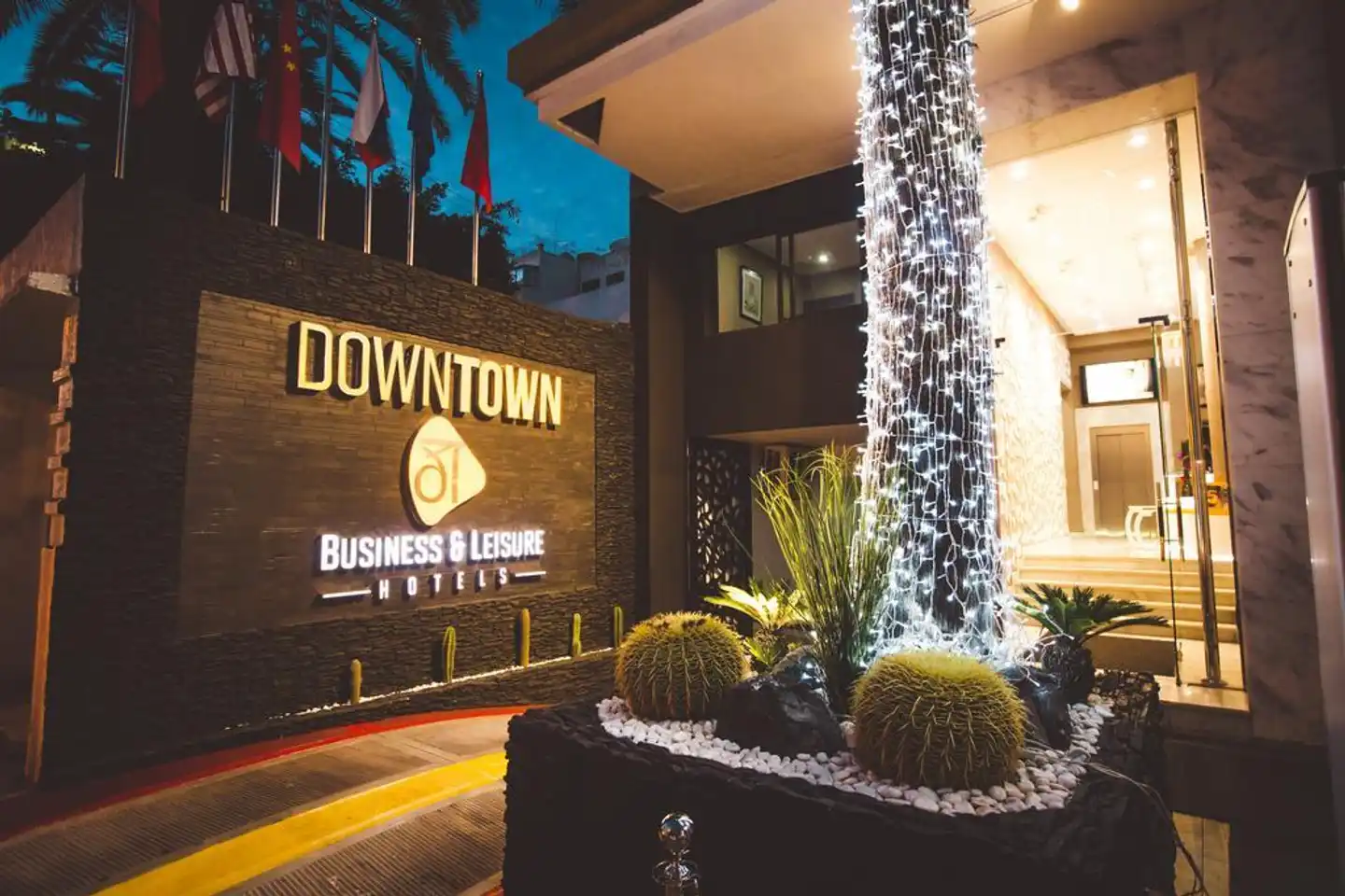 Down Town Hotel By Business & Leisure Hotels Lobby