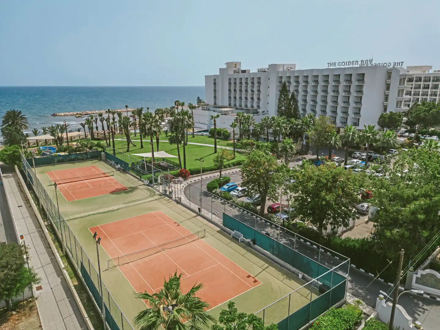 The Golden Bay Beach Sport und Entertainment