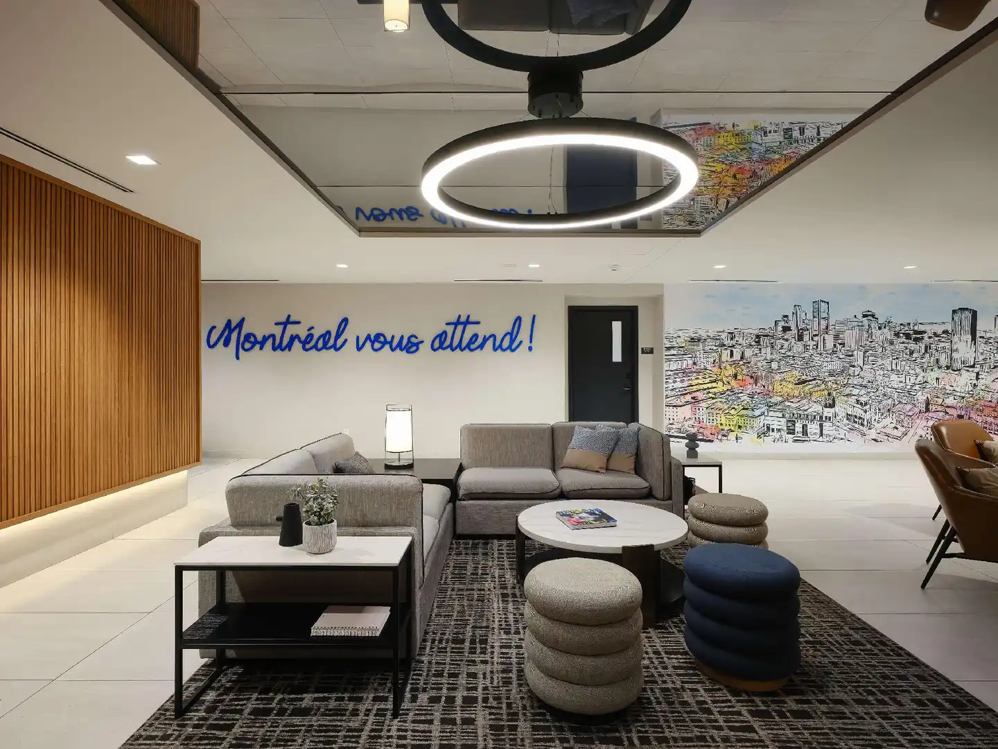 Hyatt Place Montréal - Downtown Lobby