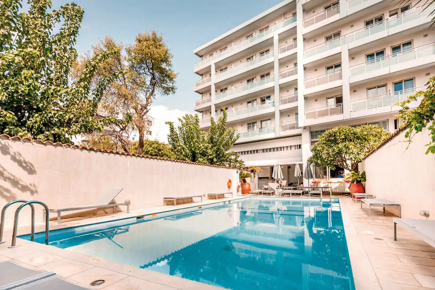 Aquamare City Beach Pool