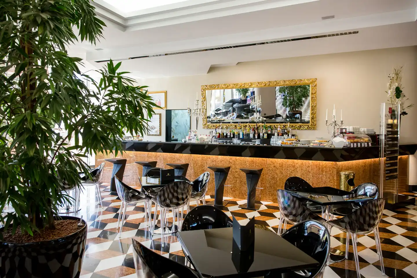 Montresor Hotel Tower Bar