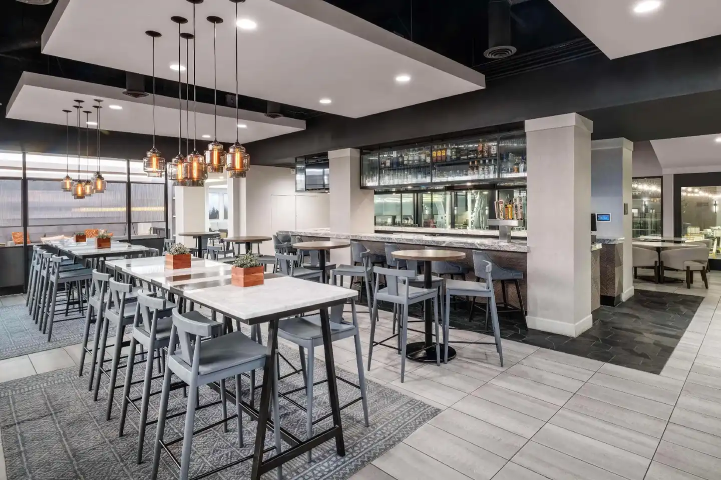 DoubleTree by Hilton Denver Cherry Creek Bar
