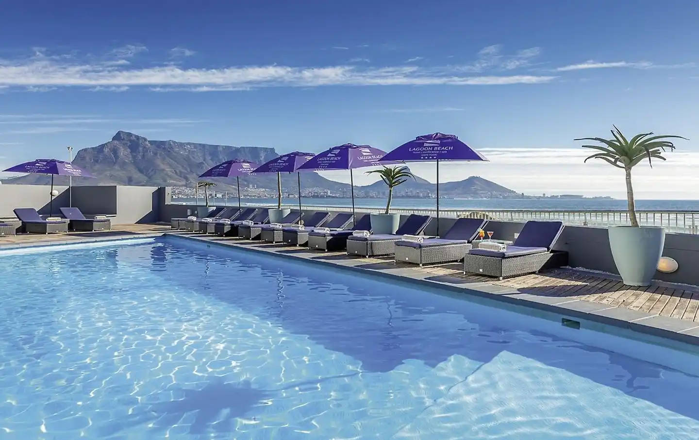 Lagoon Beach Hotel and Spa Pool