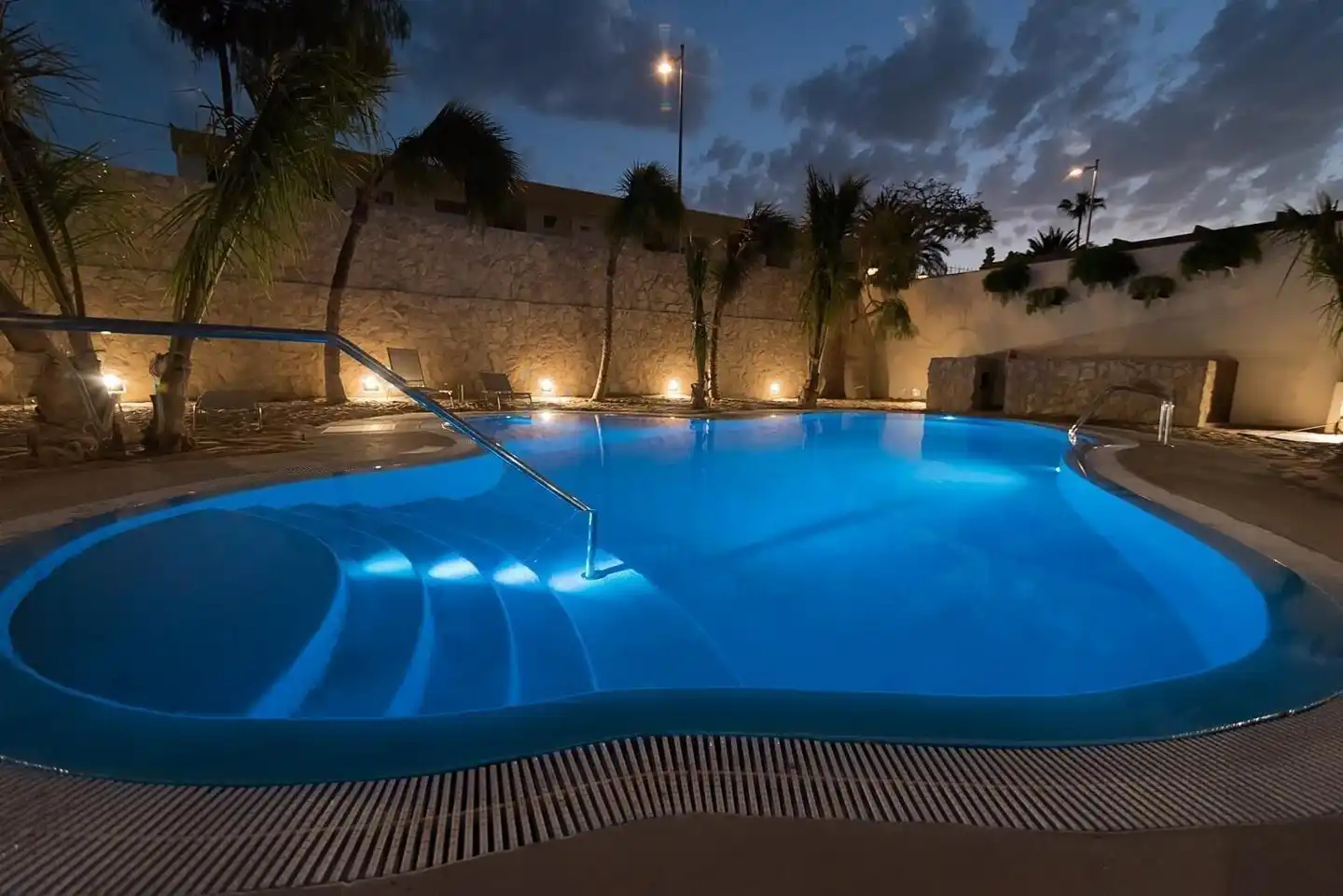 Alhambra Boutique Apartments Hallenbad