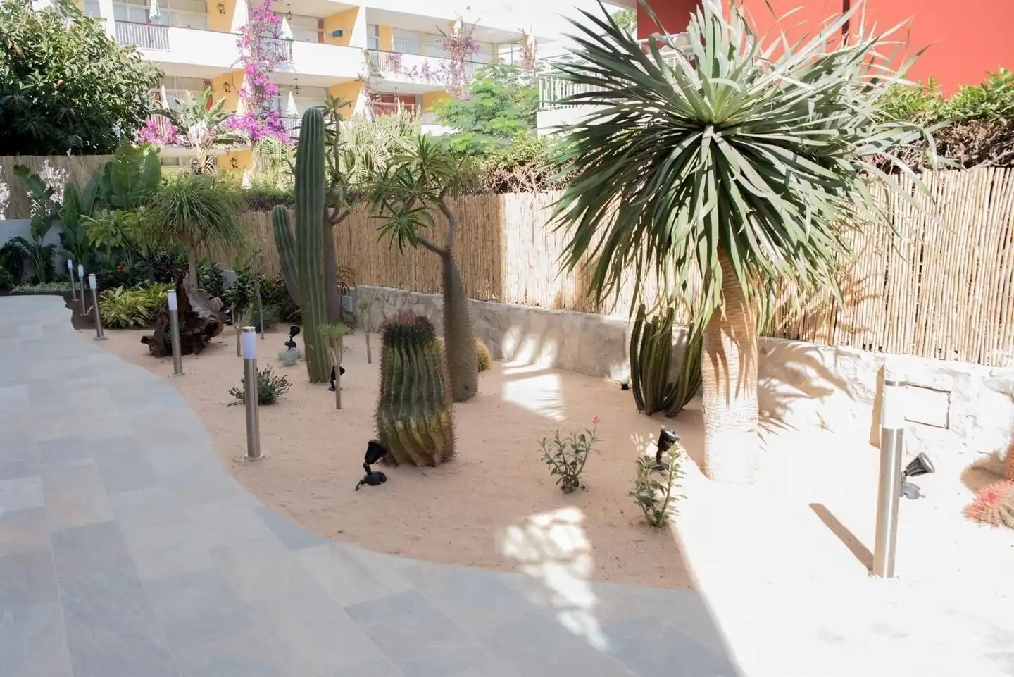 Alhambra Boutique Apartments Lobby