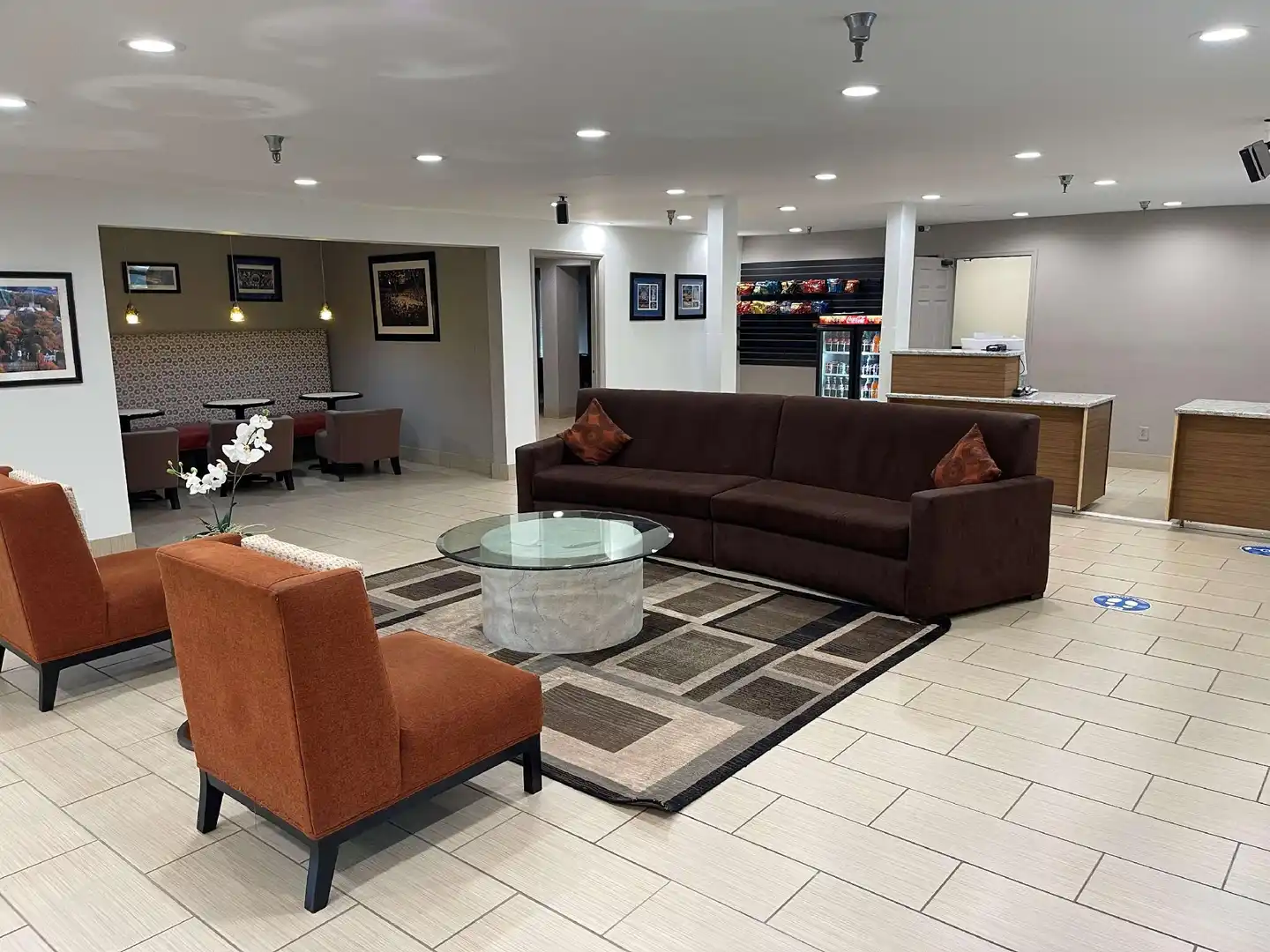 Baymont Inn & Suites Durham Lobby