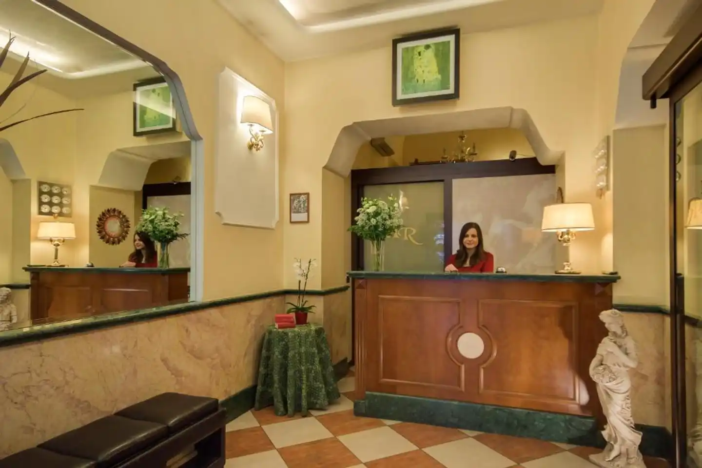 Romantica Lobby