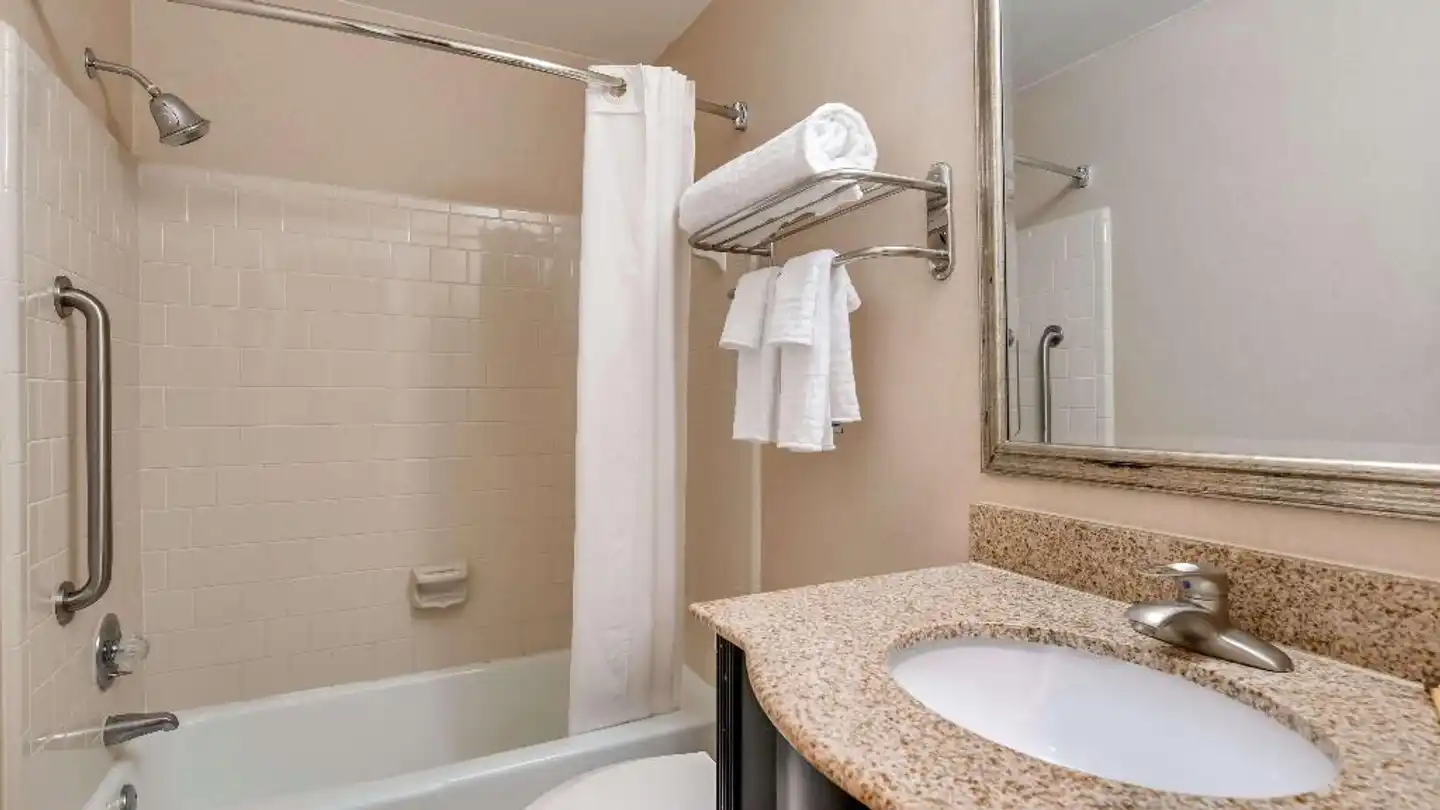 Best Western PLUS Governor's Inn Richmond Badezimmer