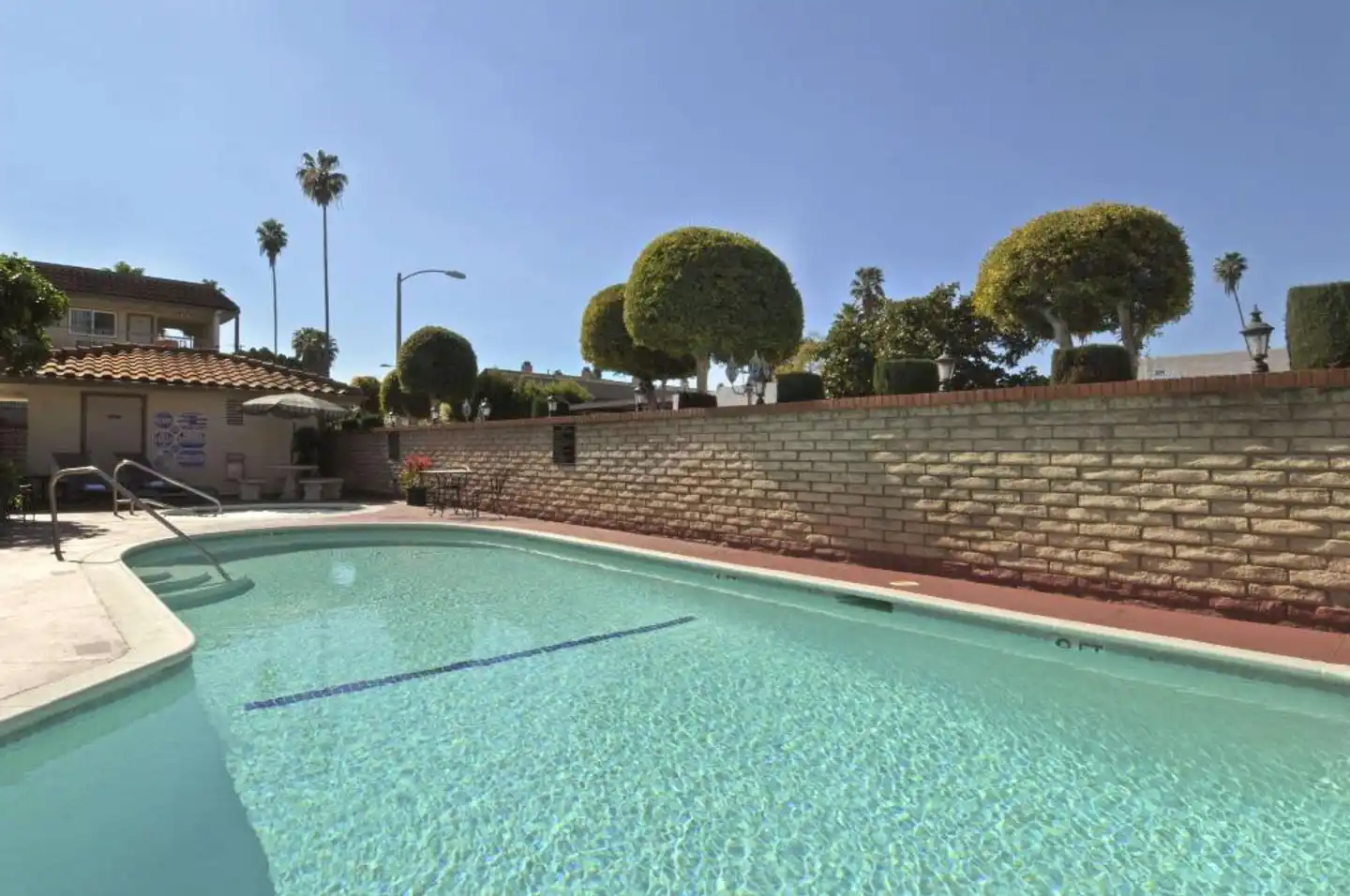 Ramada by Wyndham Pasadena Pool
