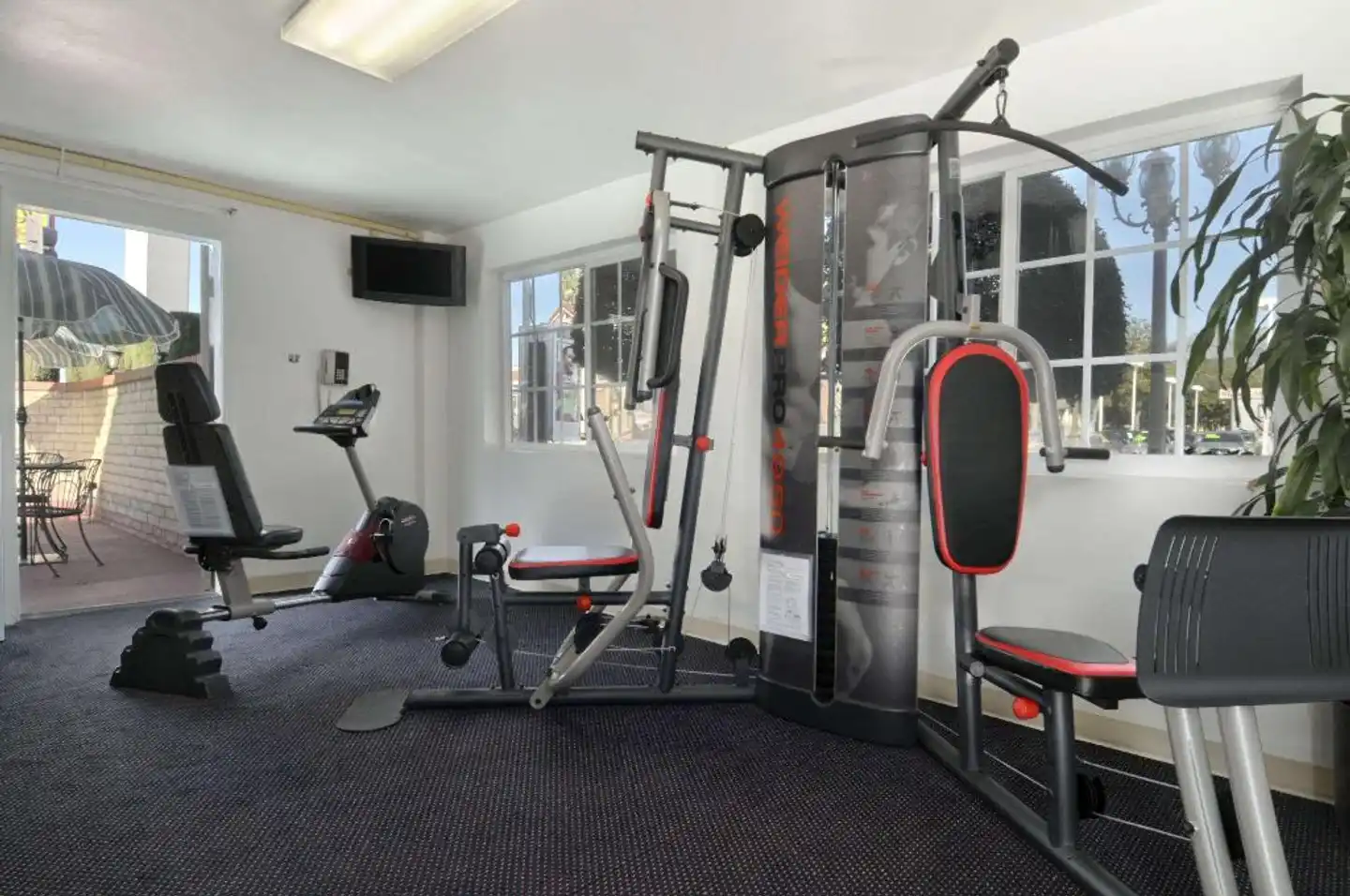 Ramada by Wyndham Pasadena Sport und Entertainment