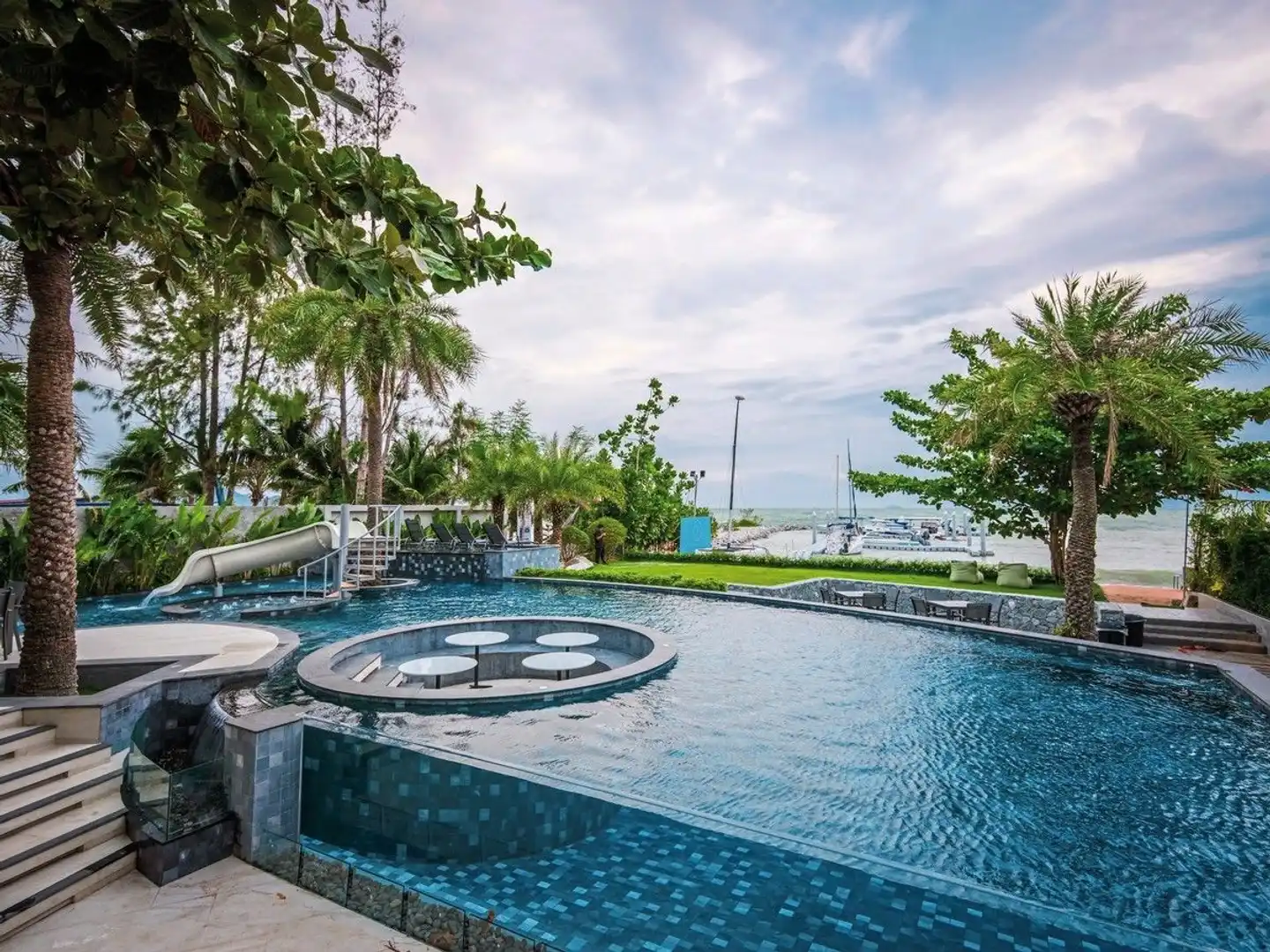 Worita Cove Hotel Pool