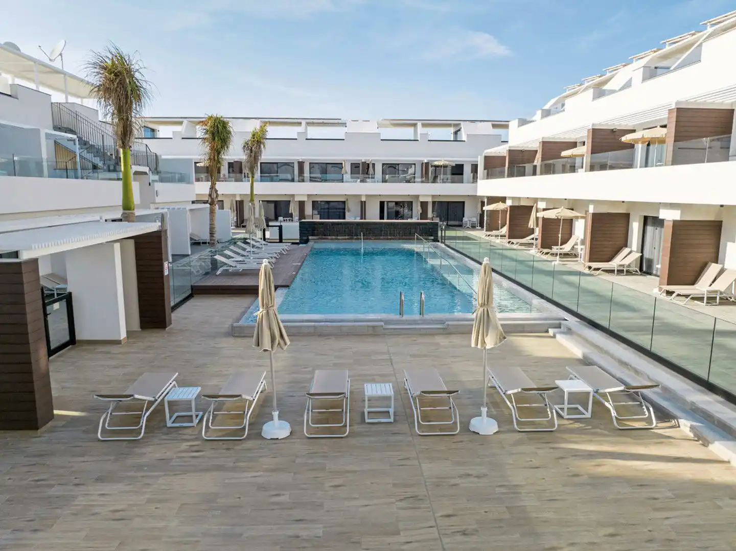 Esmeralda Cotillo Homes by LIVVO Pool