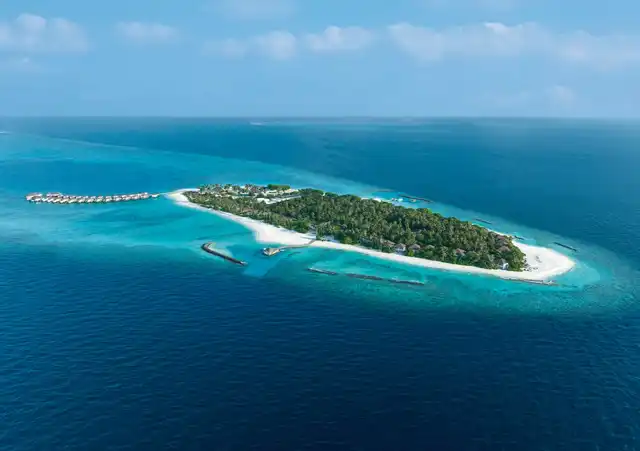 Avani+ Fares Maldives Resort Landschaft