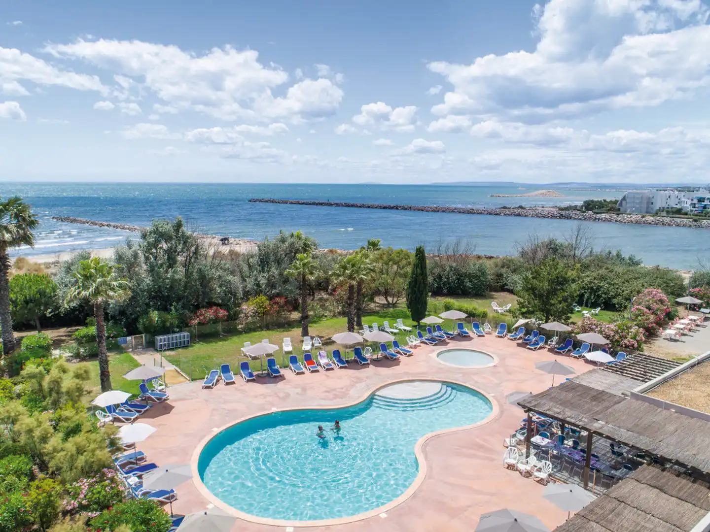 SOWELL RESIDENCES Les Sablons Pool