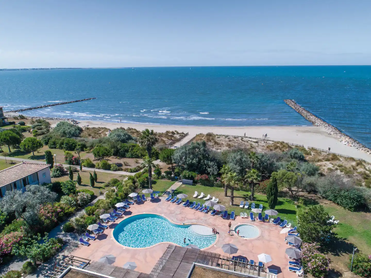SOWELL RESIDENCES Les Sablons Pool