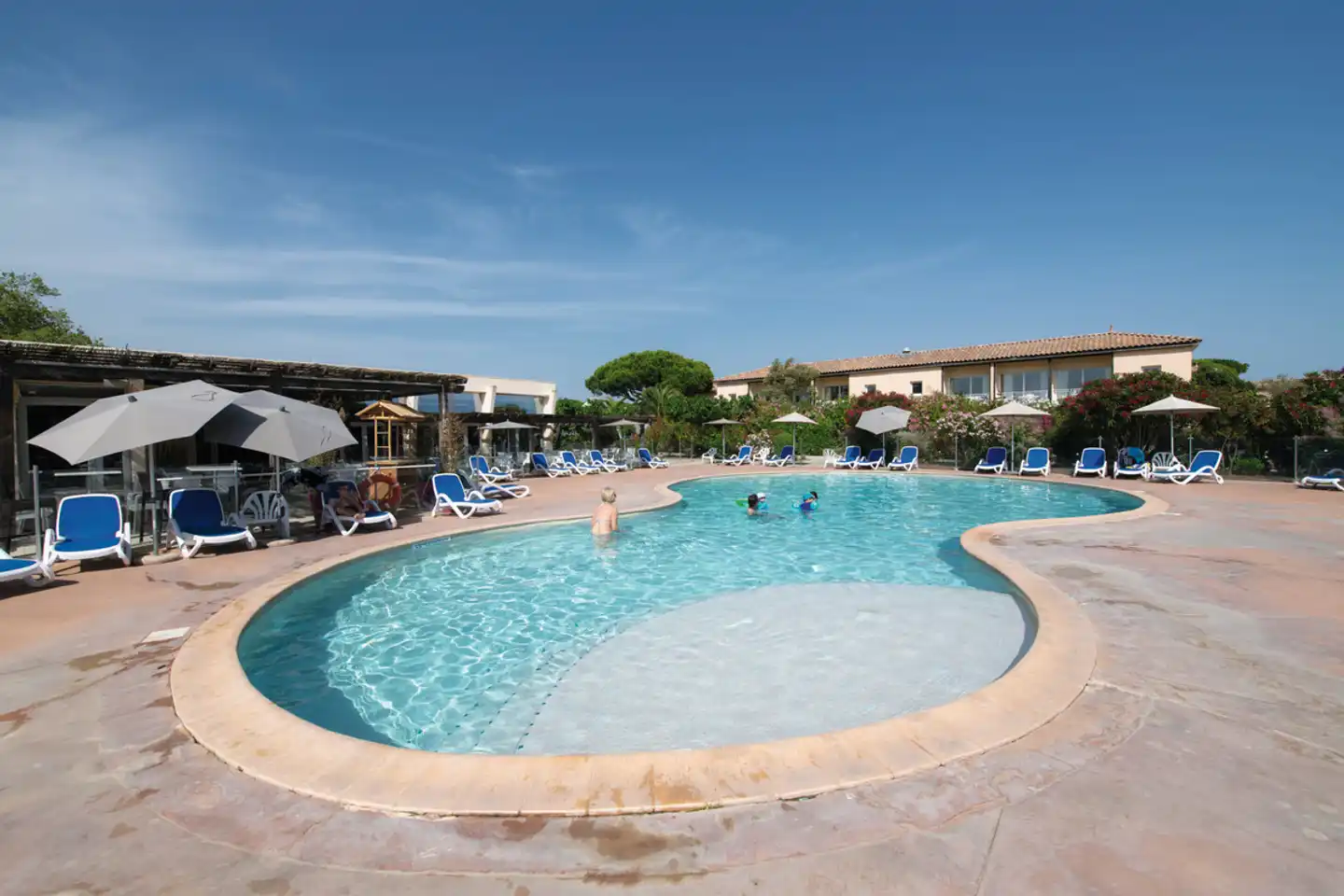 SOWELL RESIDENCES Les Sablons Pool