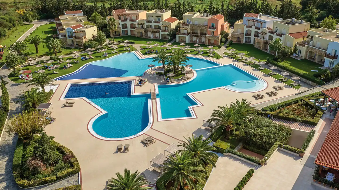 Pilot Beach Resort Aussenansicht