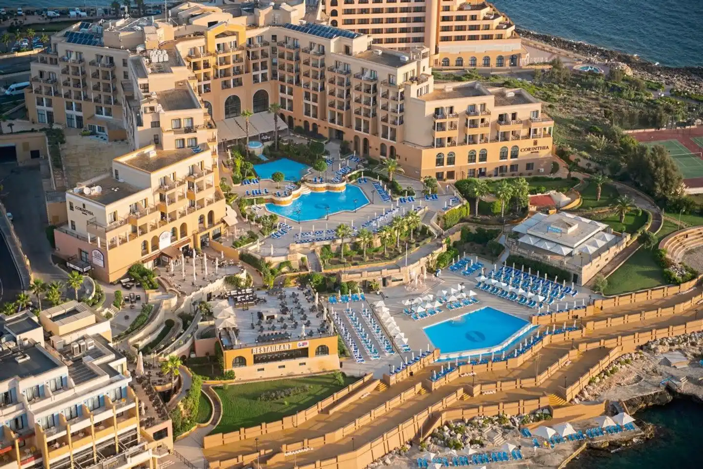 Corinthia St. George's Bay Aussenansicht