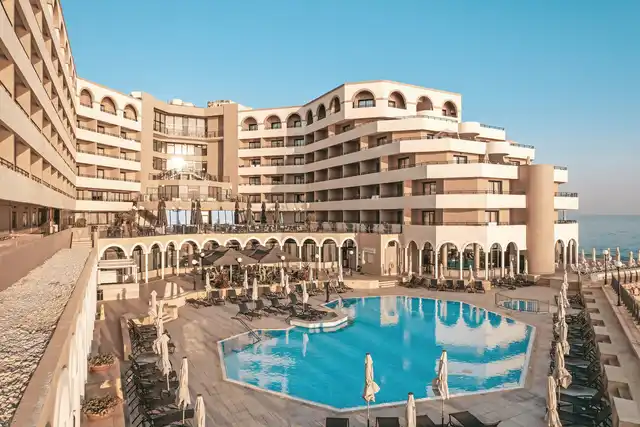 Radisson Blu Resort St. Julian's Aussenansicht