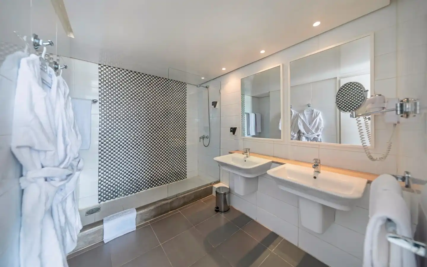 Marhaba Beach BATHROOM