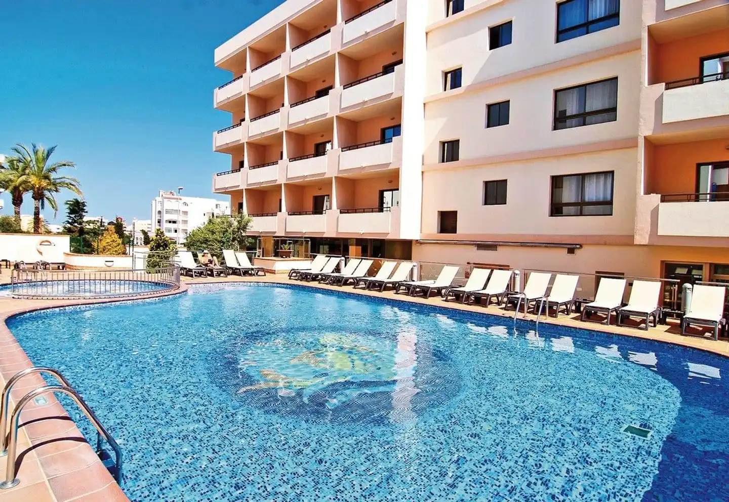 Invisa La Cala Pool
