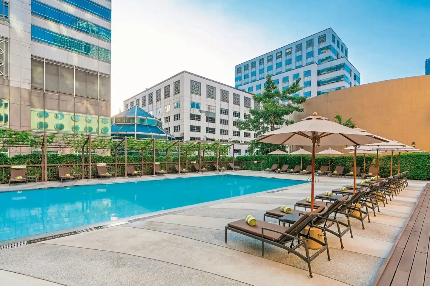 Holiday Inn Bangkok Silom Aussenansicht