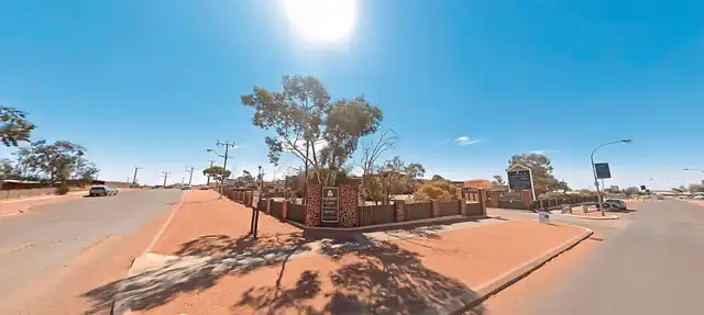 Desert Cave Hotel Strand