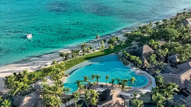 Dinarobin Beachcomber Hotel Golf & Spa Pool