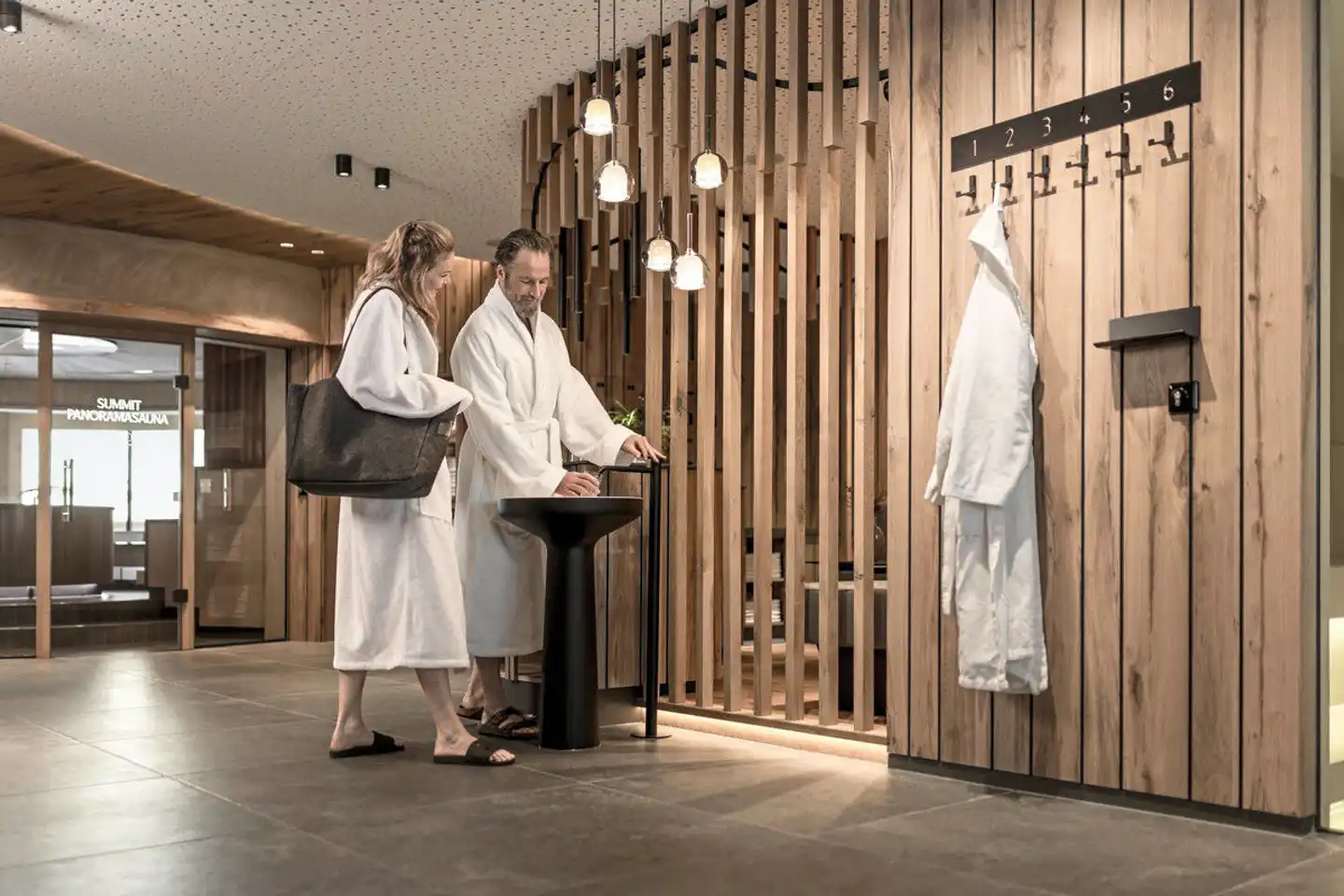 Das Central - Alpine. Luxury. Life. Personen