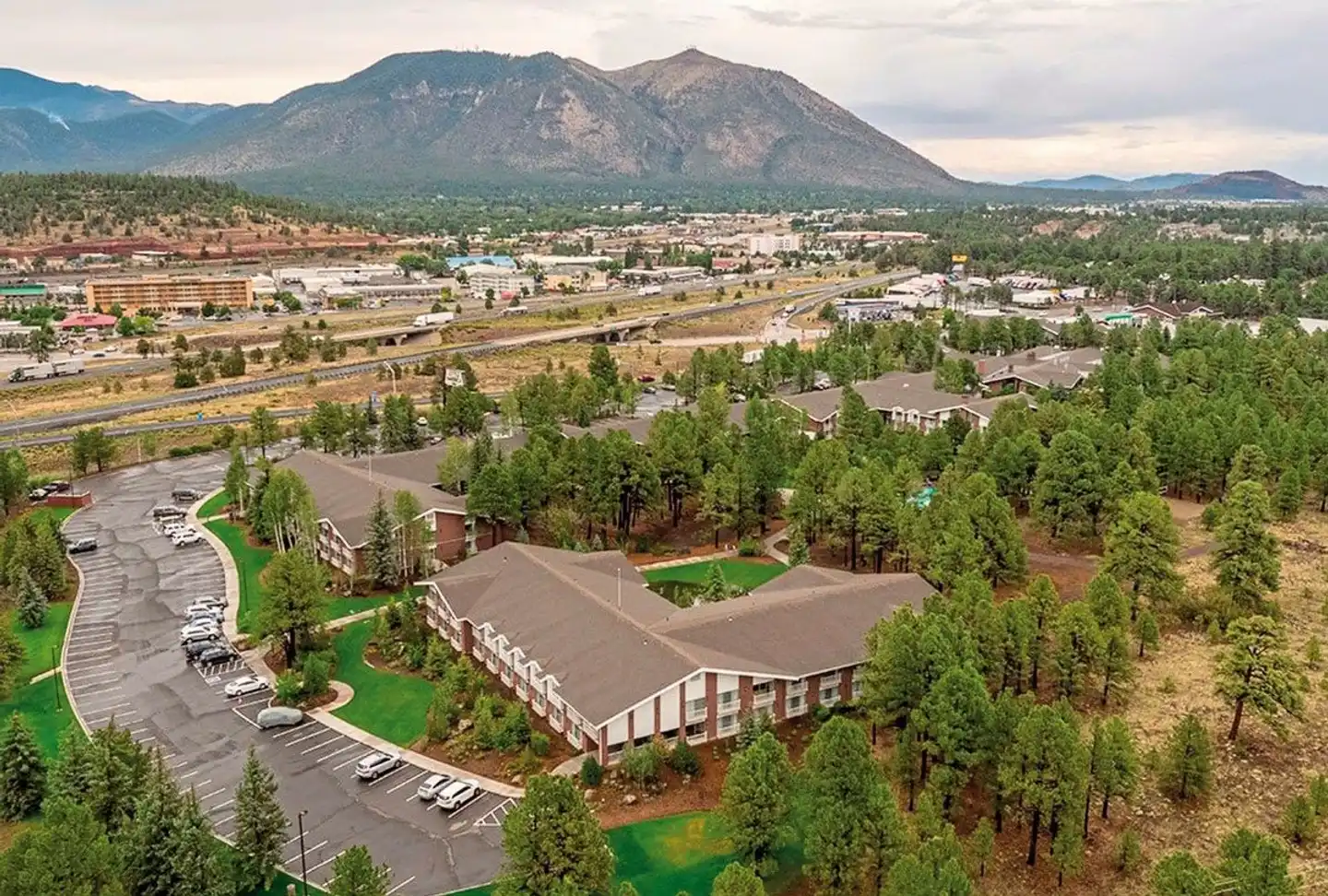 Little America Hotel Flagstaff Landschaft