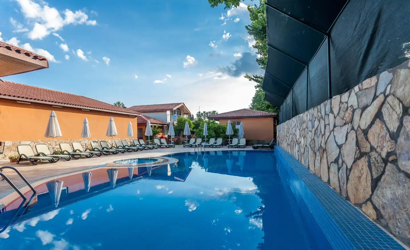 Özlem Garden POOL