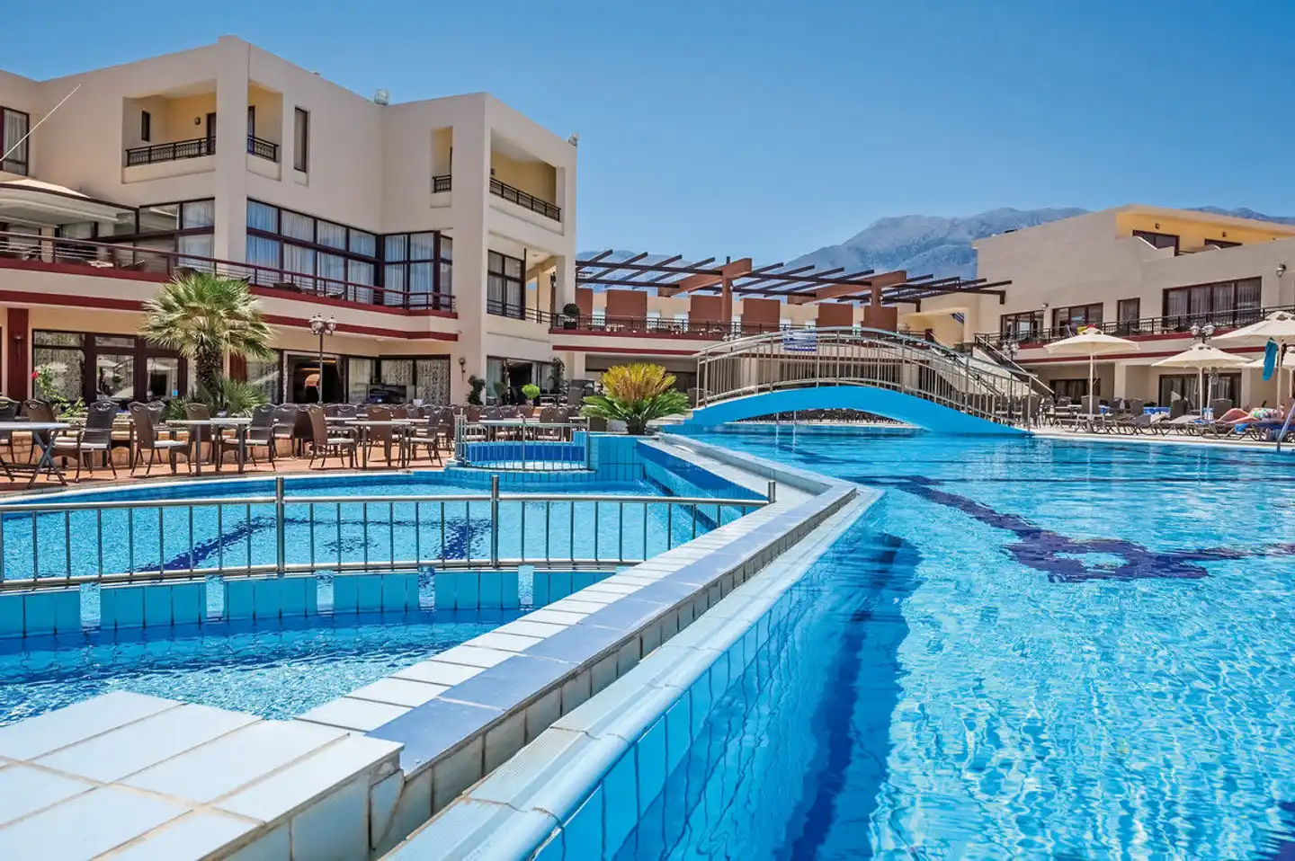 Vantaris Palace Pool