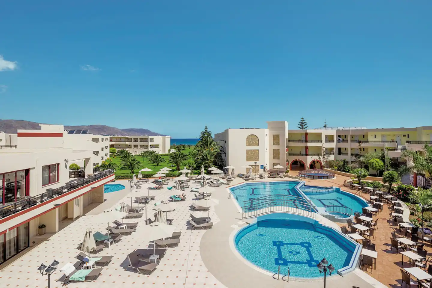 Vantaris Palace Pool