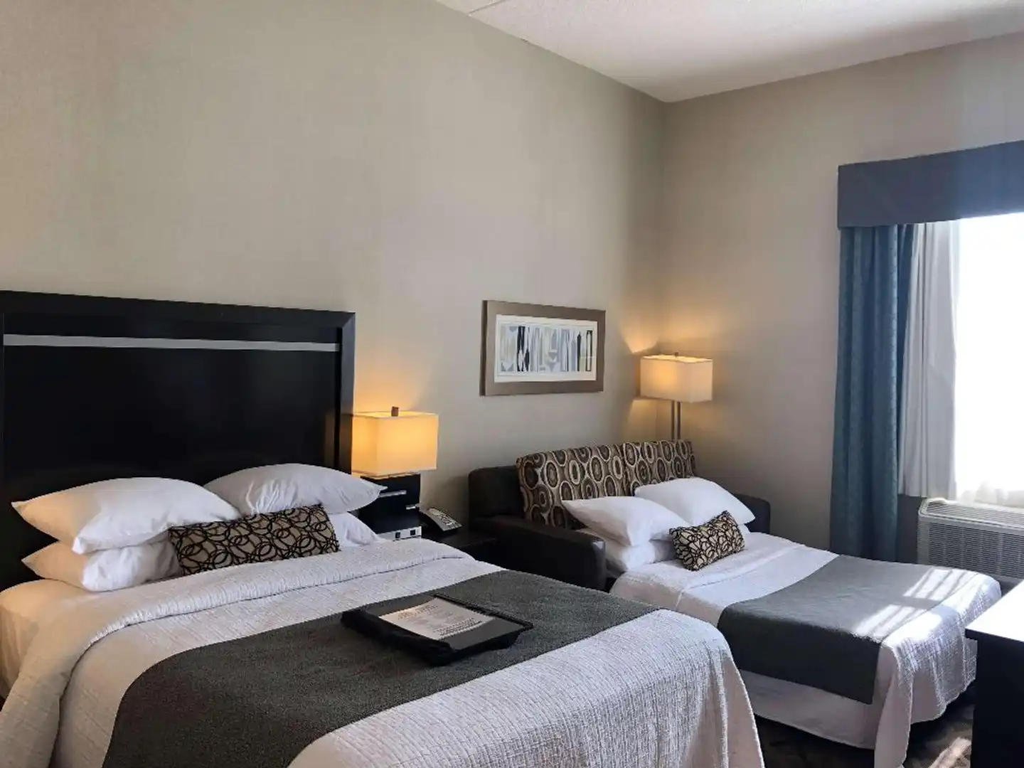 Best Western Plus Travel Hotel Toronto Airport Wohnbeispiel