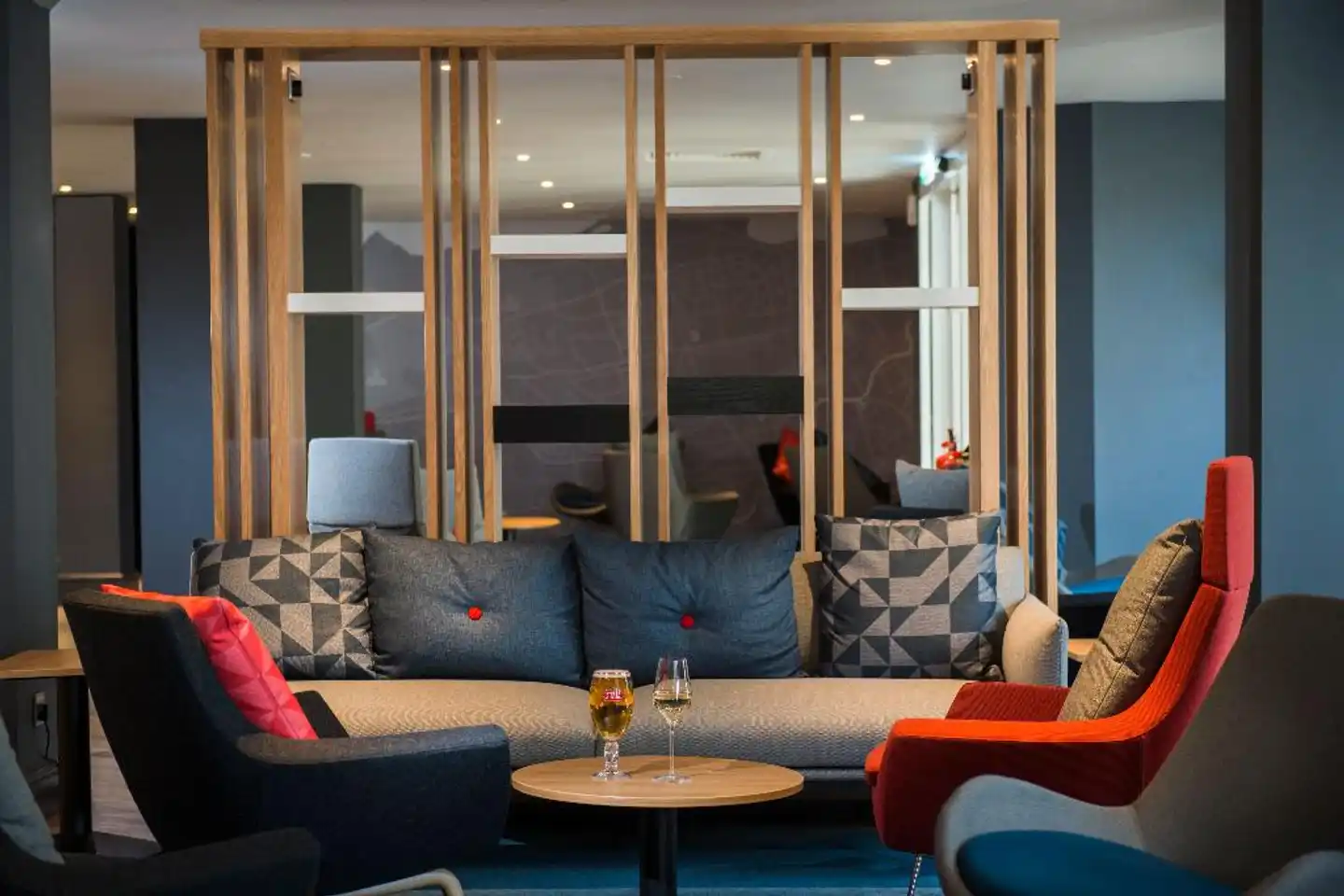Holiday Inn Express Waterfront Lobby