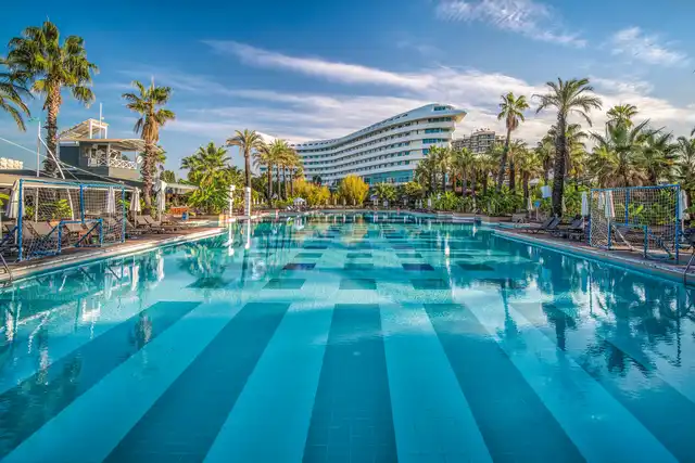 Concorde de Luxe Resort Pool